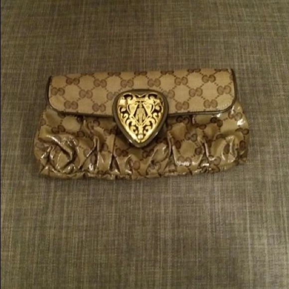 Gucci Monogrammed Beige/Tan Patent Leather Clutch - Picture 2 of 3